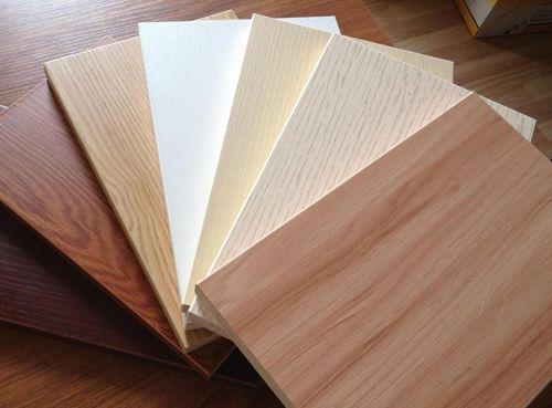 实木家具是指由天然木材制成的家具，实木家具如何选购？